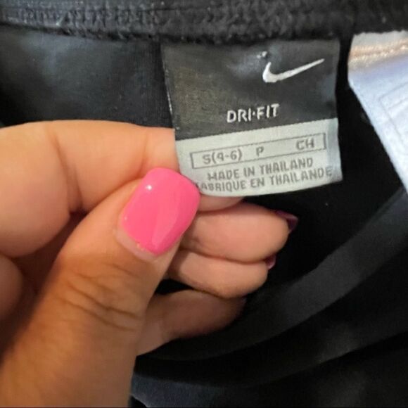 Nike Women’s 3/4 length joggers - Picture 4 of 6